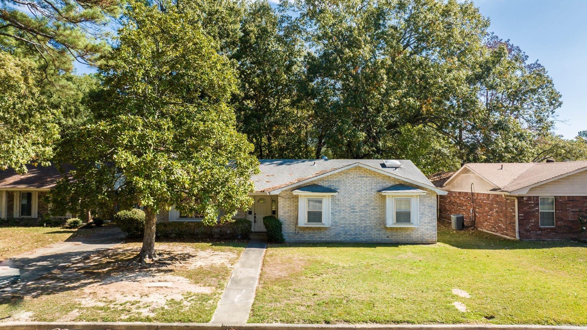 For Sale 9 La Salle Cove, Pine Bluff, AR 71603 3 Beds / 2 Full Baths